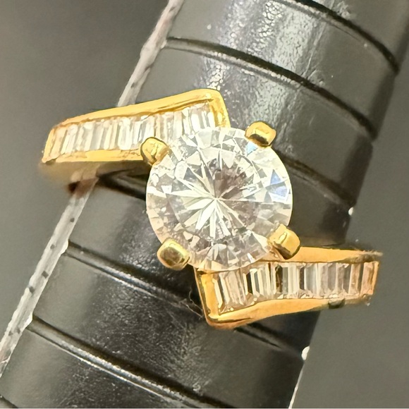 Vintage 925 Gold Over Sterling Silver Round CZ Solitaire Pave Womens Ring Size 8 - Picture 7 of 14
